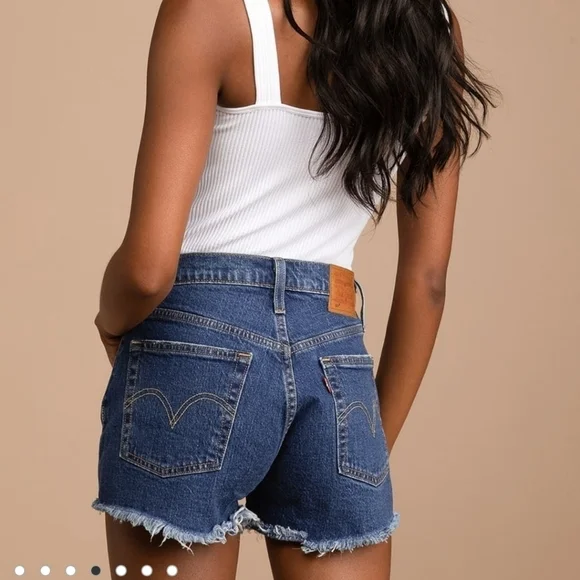 𝅺Levi's  501 Medium Wash High Rise Frayed Hem Denim Shorts Women's Size 30 - Picture 3 of 12